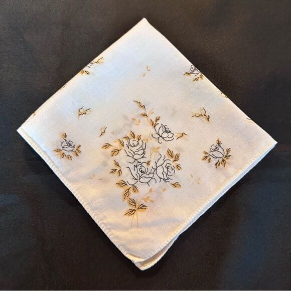 Vintage Floral White and Tan Printed Ladies Handkerchiefs set of 5. - Picture 5 of 11
